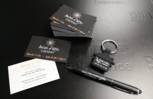 Photo of a set of personalized items: pen, key ring, business cards